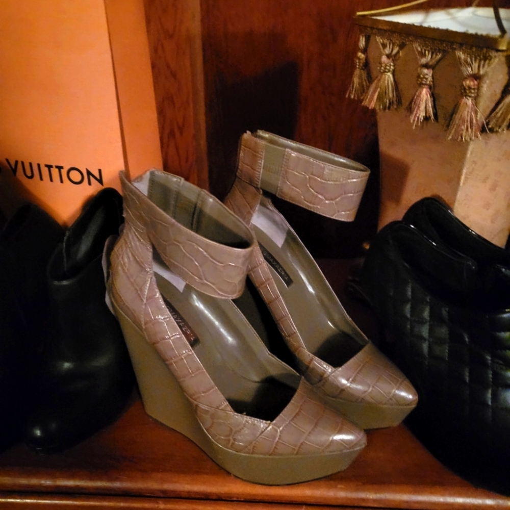 BCBG  Heel